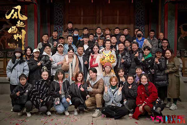 《风起西州》圆满杀青 娜扎许魏洲联手“搞事业”诠释励志传奇(图8) 《风起西州》圆满杀青 娜扎许魏洲联手“搞事业”诠释励志传奇(图8)