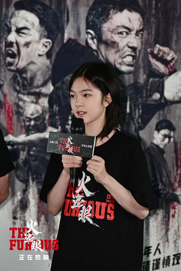 3、电影《火遮眼》成都路演现场图-领衔主演杨恩又.jpg 3、电影《火遮眼》成都路演现场图-领衔主演杨恩又.jpg